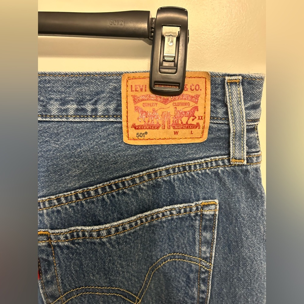 Vintage Levi’s 501 Shorts - Picture 11 of 11